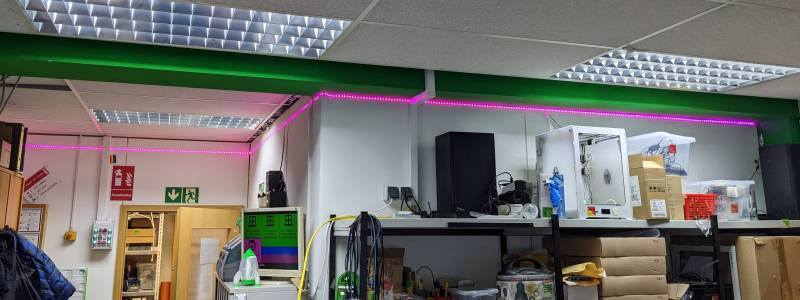 led_streifen_wand.jpg led_streifen_wand.jpg