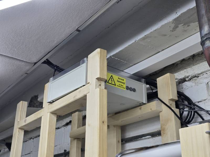 200w_lichtmaschine_regal.jpg 200w_lichtmaschine_regal.jpg