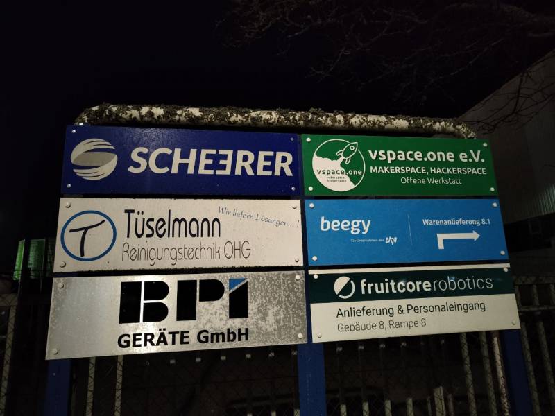 schilder_vspace.jpeg schilder_vspace.jpeg