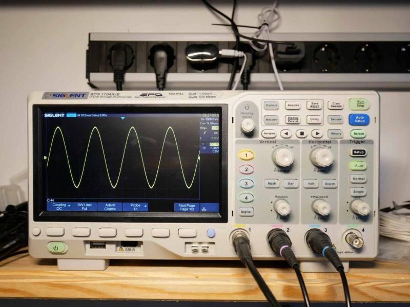 siglent.jpg siglent.jpg