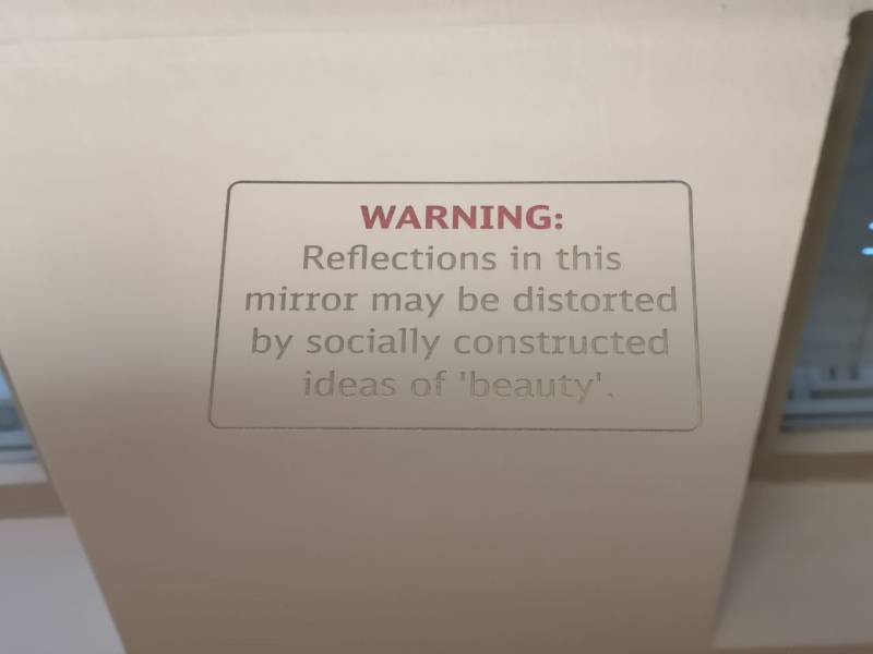 mirrorscreen-paper.jpg mirrorscreen-paper.jpg