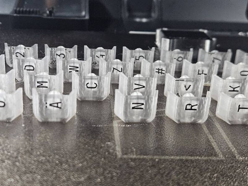 keycaps_printing.jpg keycaps_printing.jpg