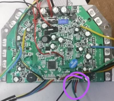 Bild des Hoverboard-Mainboards mit getrennter Minus-Leitung