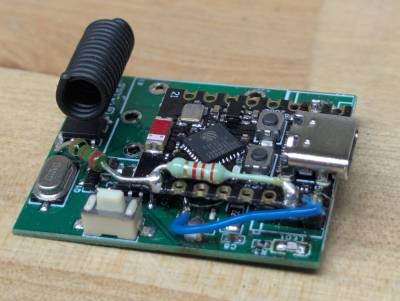 Elektronik mit den im Text genannten Modifikationen auf dem Tisch Elektronik mit den im Text genannten Modifikationen auf dem Tisch